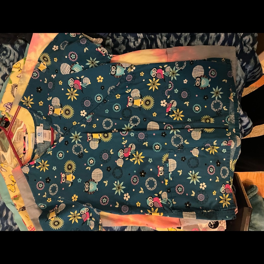 Owl XS Scrub top
